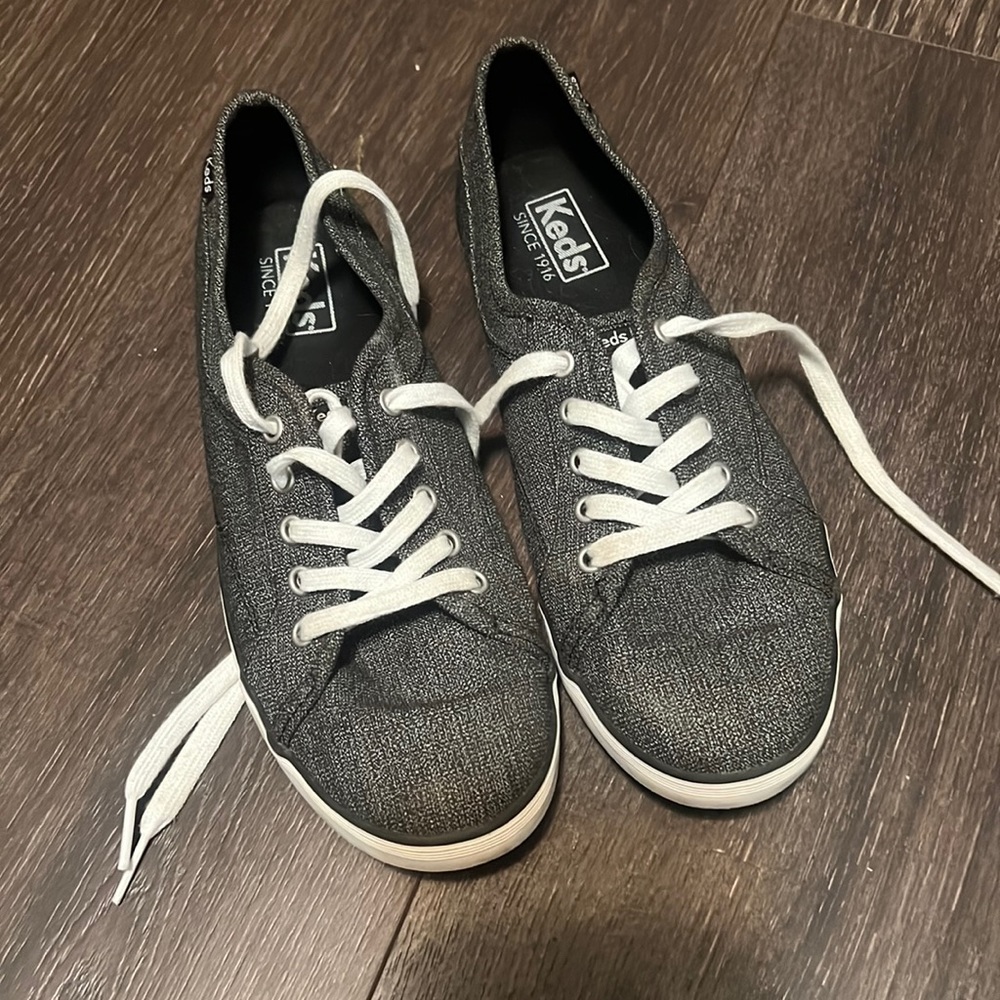 Worn few times. Very little worn. They were too  small on my feet.